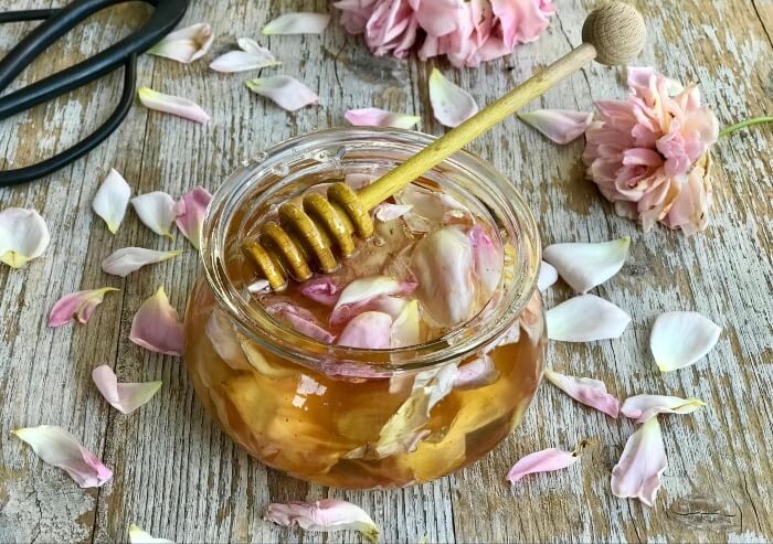 Mặt nạ cho da khô mùa đông từ mật ong và tinh dầu hoa hồng