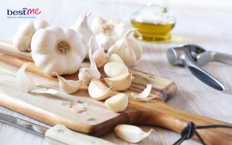 Mặt nạ trị mụn ẩn bằng tỏi