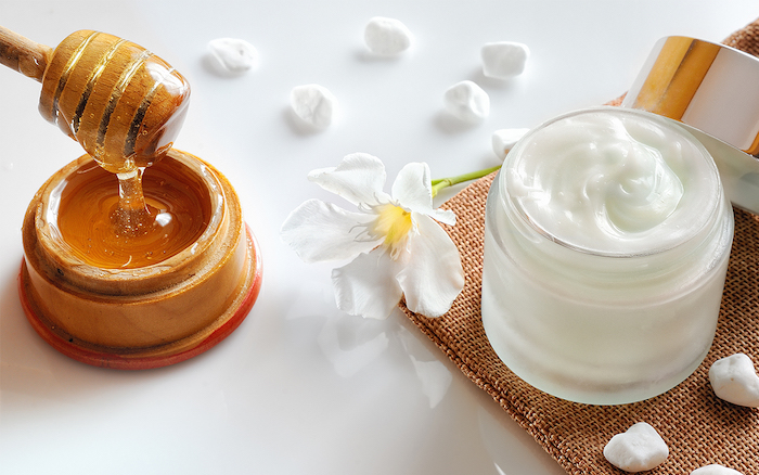 Mật ong giúp kháng viêm, điều trị lỗ chân lông to
