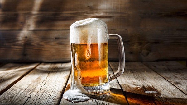 Men bia có thể làm sạch và nâng cao độ đàn hồi cho da