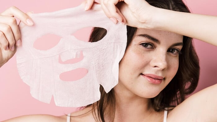 Chỉ nên đắp mặt nạ giấy 2-3 lần/tuần tránh cho da bị thừa dưỡng chất