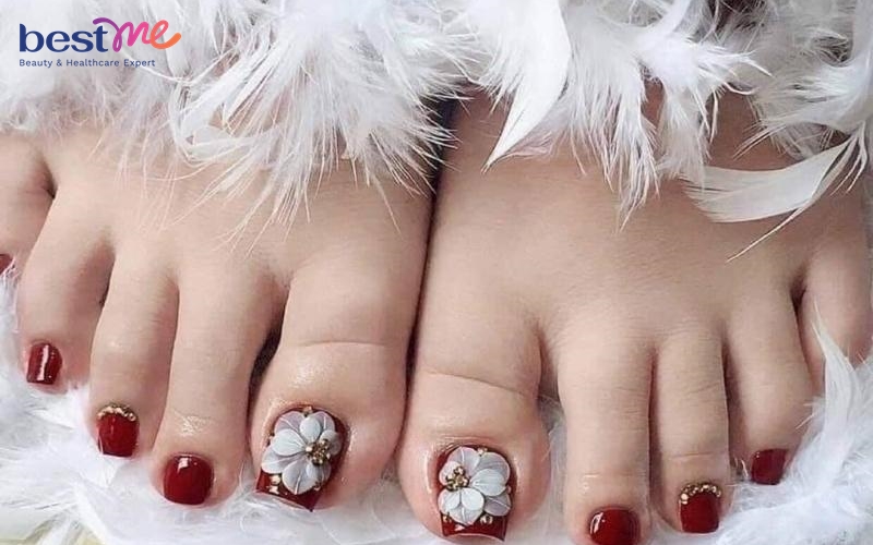 mong-chan-son-mau-nao-dep-goi-y-15-mau-son-mong-chan-dep-ton-da-2 Móng chân sơn màu nào đẹp? Gợi ý 15+ màu sơn móng chân đẹp tôn da - 2