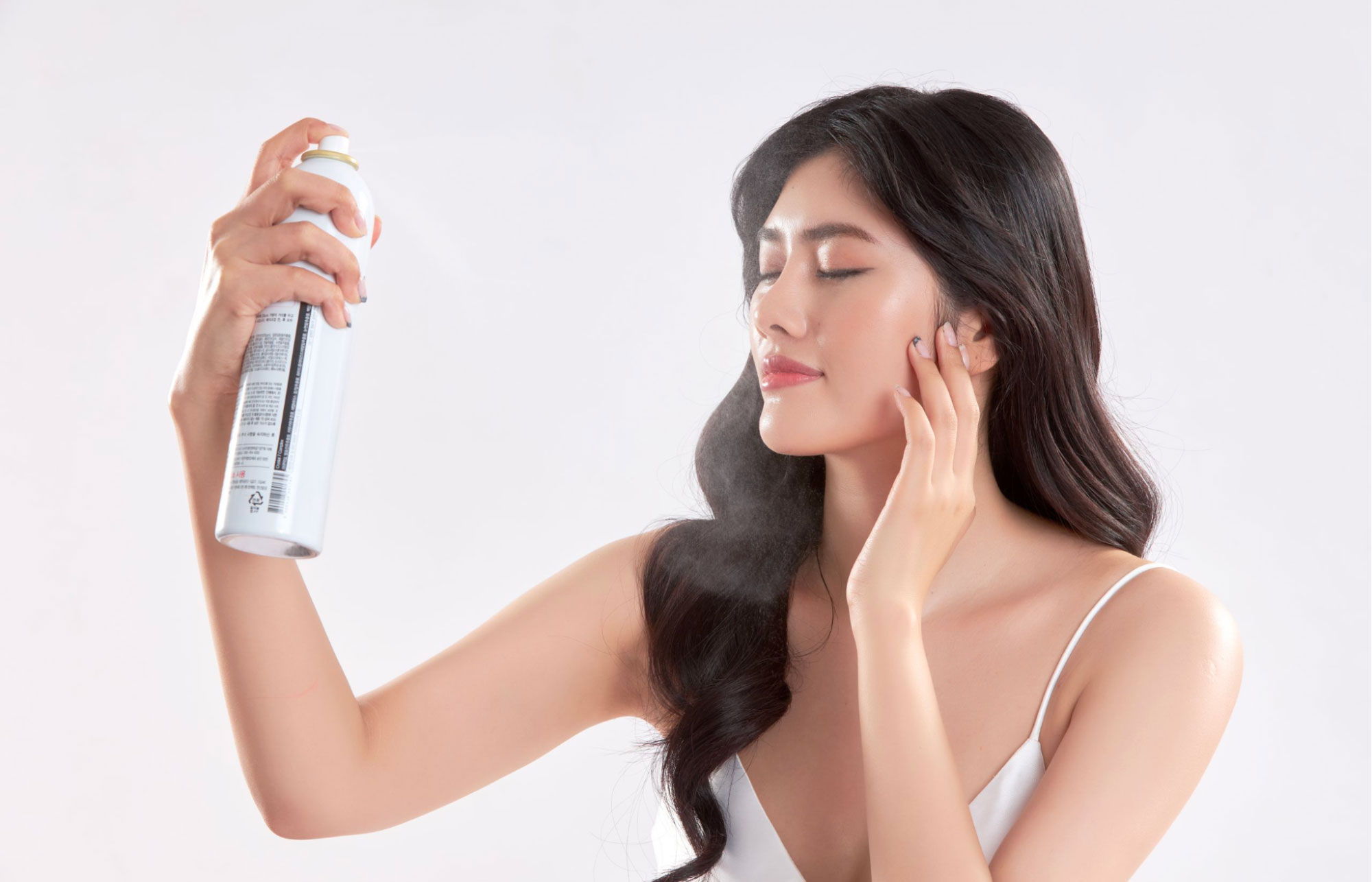 Làm dịu da mặt khi cần thiết với xịt khoáng