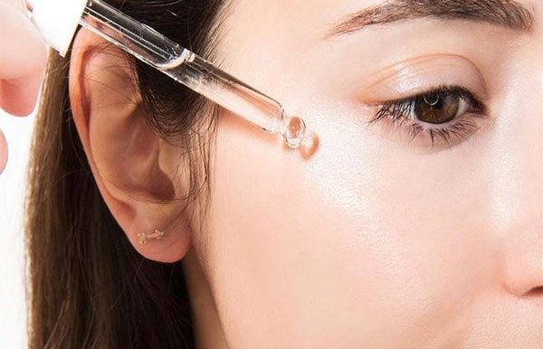 Để sử dụng serum phục hồi hiệu quả, chị em chỉ dùng với lượng vừa đủ