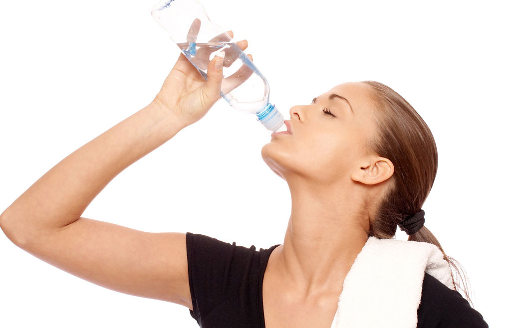 Uống đủ nước để quá trình giảm cân đạt hiệu quả tốt hơn