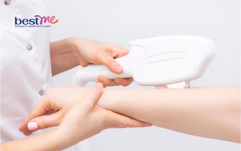 mun-com-mun-coc-o-tay-co-nguy-hiem-khong-cach-tri-nhanh-nhat-5 Mụn cơm, mụn cóc ở tay có nguy hiểm không? Cách trị nhanh nhất - 5