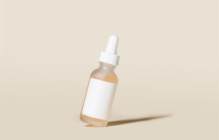 Serum cấp nước không có nhiều chất dưỡng ẩm và dễ bay hơi