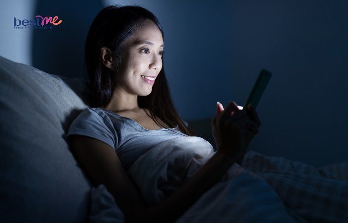 Sử dụng thiết bị điện tử trước khi đi ngủ có thể khiến chất lượng giấc ngủ tụt giảm