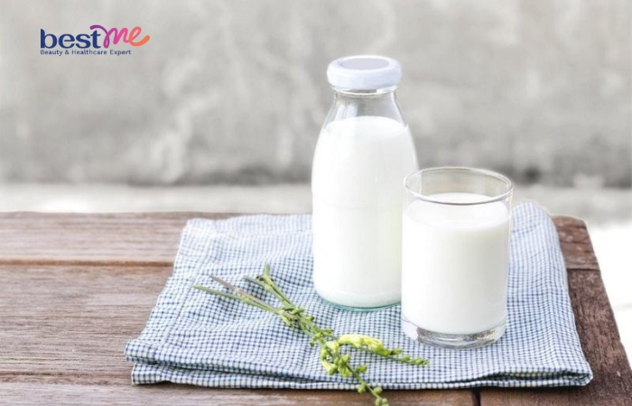 Người già hấp thụ canxi từ sữa dễ dàng hơn