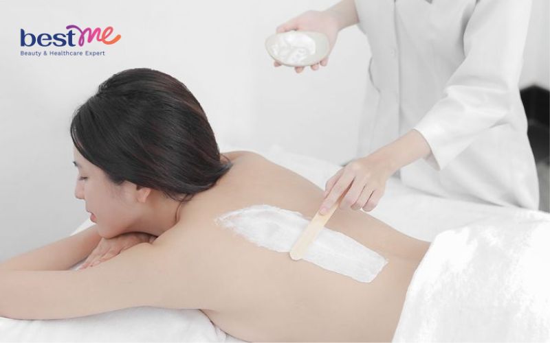 nguyen-nhan-gay-mun-trung-ca-o-lung-va-cach-dieu-tri-tot-nhat-8 Nguyên nhân gây mụn trứng cá ở lưng và cách điều trị tốt nhất - 8