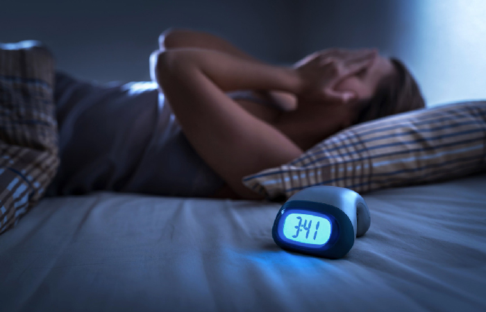 Chế độ ngủ nghỉ không đúng giờ cũng ảnh hưởng đến cân nặng