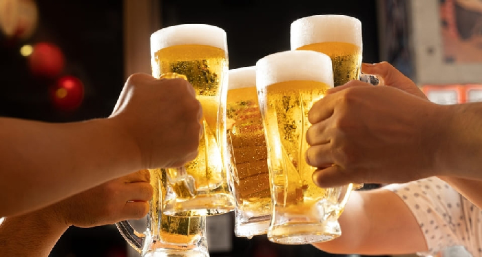 Nam giới nên hạn chế tham gia các buổi tiệc tùng, nhậu nhẹt với rượu bia