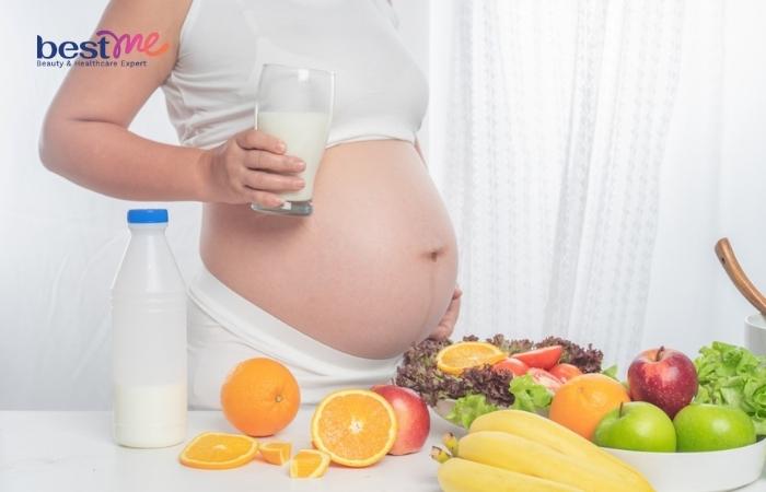 Mẹ bầu có thể bổ sung thực phẩm giàu dưỡng chất để bổ sung canxi