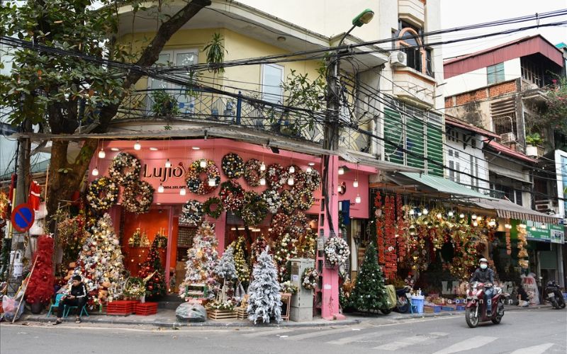 Những địa điểm check-in, quán cà phê trang trí Giáng sinh 2023 đẹp ở Hà Nội - 2