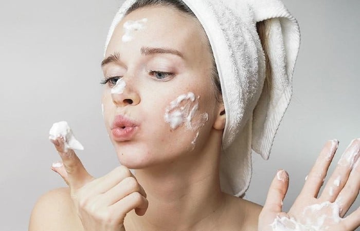 Những sai lầm cần tránh khi rửa mặt cho da mụn