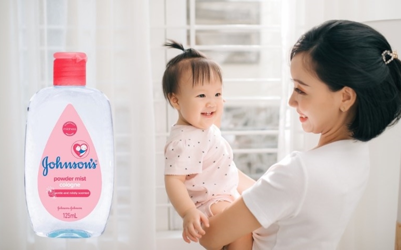 nuoc-hoa-em-be-johnson-baby-mau-nao-thom-nhat-9 Nước hoa em bé Johnson Baby màu nào thơm nhất? - 9