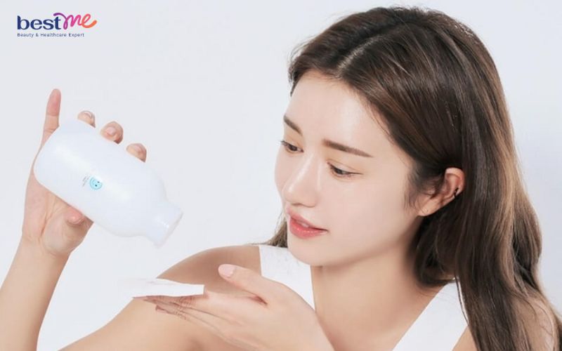 Da dầu mụn nên ưu tiên những sản phẩm có chứa BHA (salicylic acid) và benzoyl peroxide