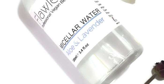 Nước tẩy trang còn được gọi với cái tên là micellar water