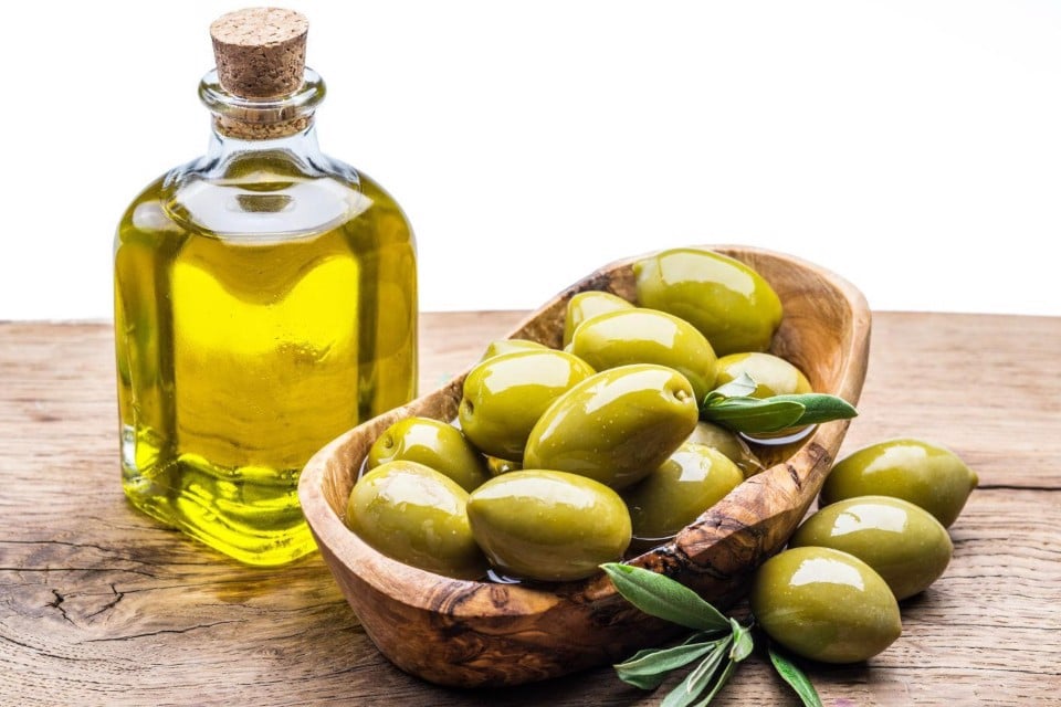 Dưỡng da mặt đẹp với tinh chất dưỡng da từ dầu olive