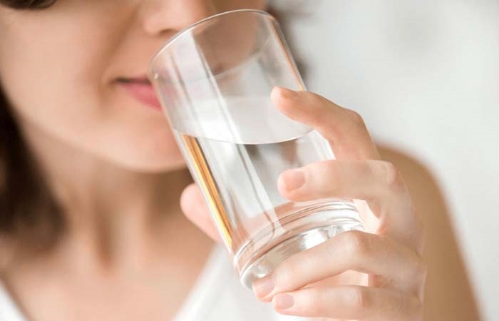 Uống nước giúp da mịn màng hơn