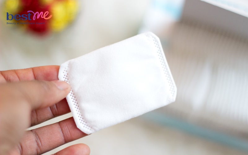 Bông tẩy trang DHC Silky cotton được cấu tạo từ 100% sợi bông tự nhiên