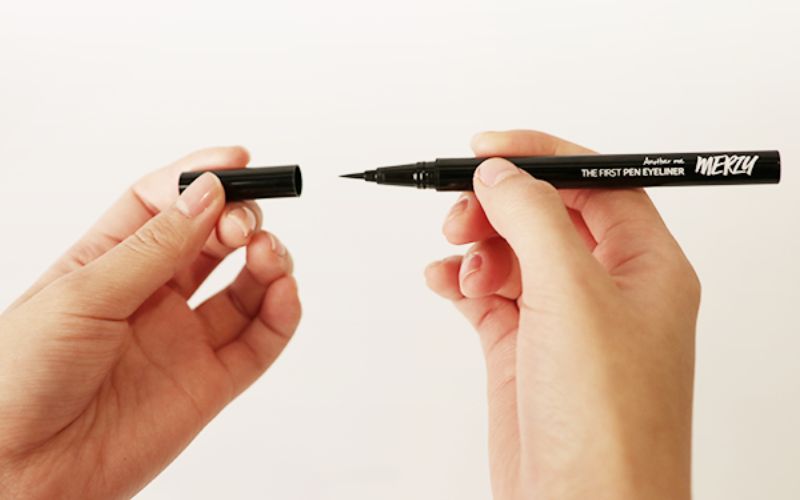 review-chi-tiet-7-loai-eyeliner---ke-mat-merzy-dang-dung-nhat-10 Review chi tiết 7 loại Eyeliner - kẻ mắt Merzy đáng dùng nhất - 10