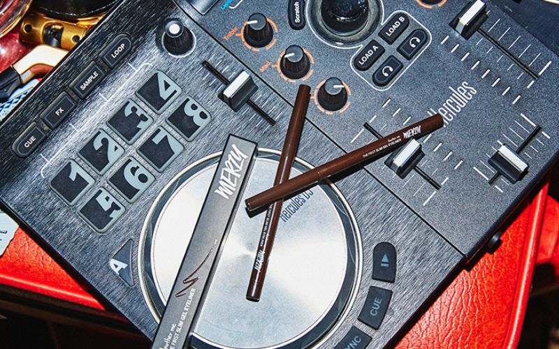 review-chi-tiet-7-loai-eyeliner---ke-mat-merzy-dang-dung-nhat-8 Review chi tiết 7 loại Eyeliner - kẻ mắt Merzy đáng dùng nhất - 8