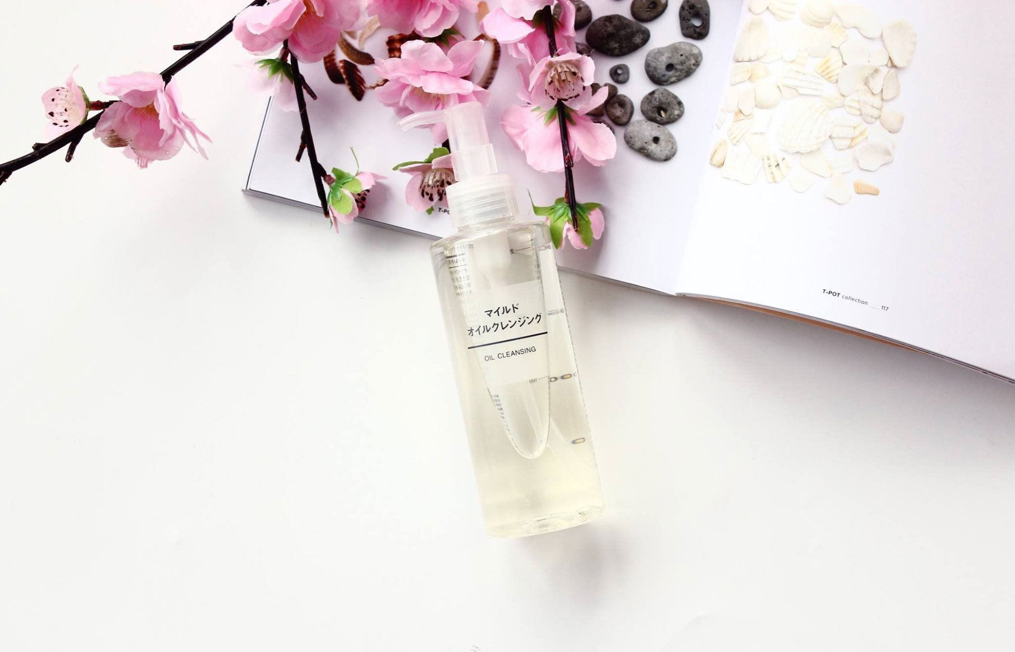 Dầu Tẩy trang Muji một trong số sản phẩm làm sạch da được yêu thích nhất tại Nhật Bản
