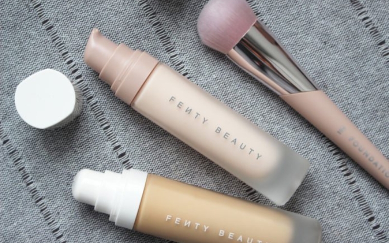 review-kem-nen-fenty-beauty-bang-mau-nao-dep-dang-dung-nhat-8 Review kem nền Fenty Beauty bảng màu nào đẹp đáng dùng nhất? - 8