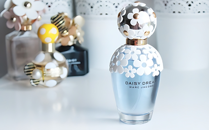 review-nuoc-hoa-daisy-dream-marc-jacobs-cho-co-nang-nu-tinh-1 Review nước hoa Daisy Dream Marc Jacobs cho cô nàng nữ tính - 1