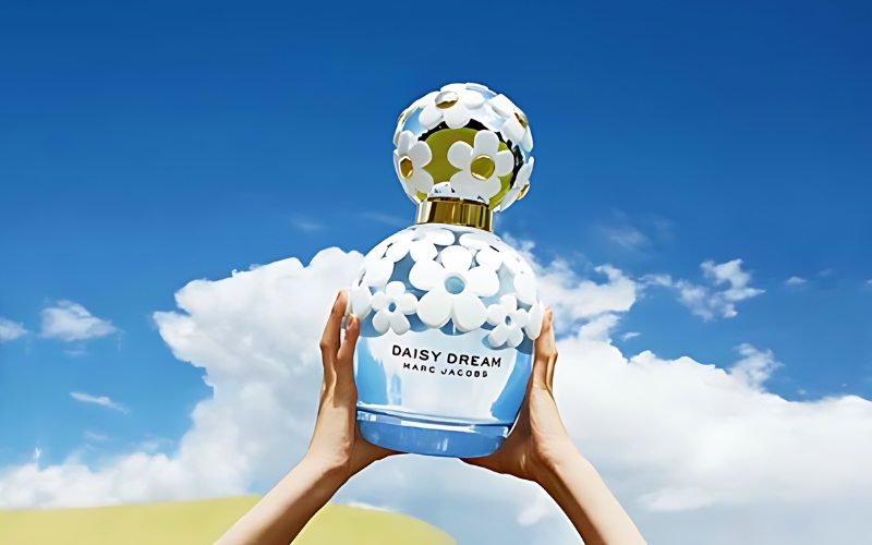 review-nuoc-hoa-daisy-dream-marc-jacobs-cho-co-nang-nu-tinh-2 Review nước hoa Daisy Dream Marc Jacobs cho cô nàng nữ tính - 2