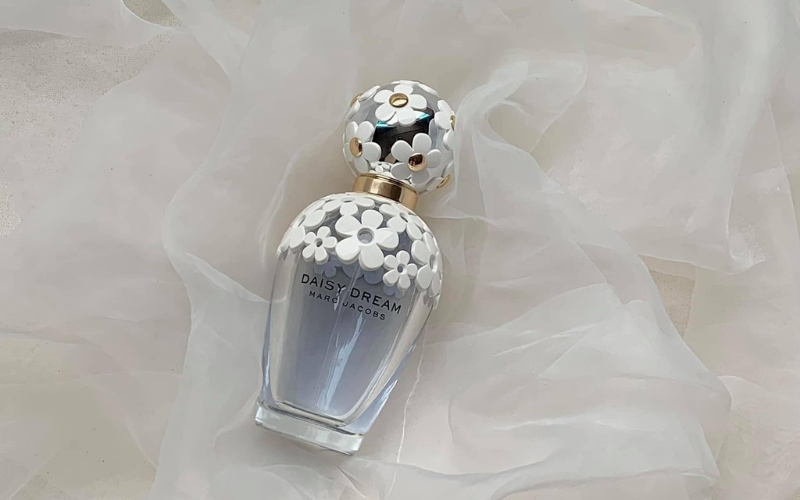 review-nuoc-hoa-daisy-dream-marc-jacobs-cho-co-nang-nu-tinh-4 Review nước hoa Daisy Dream Marc Jacobs cho cô nàng nữ tính - 4