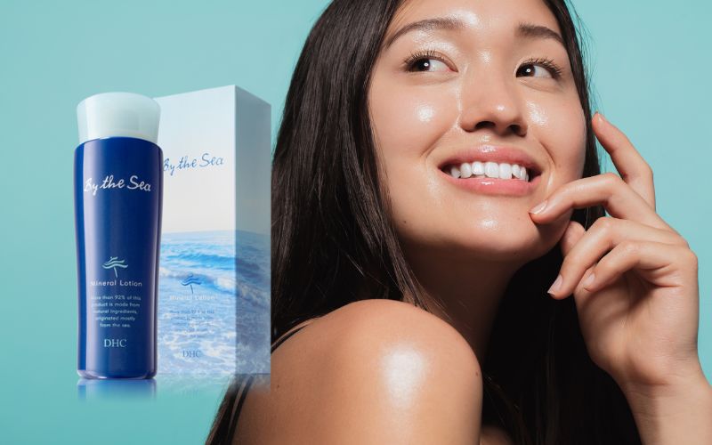 Thiết kế bao bì nước hoa hồng kiềm dầu DHC By The Sea Mineral Lotion