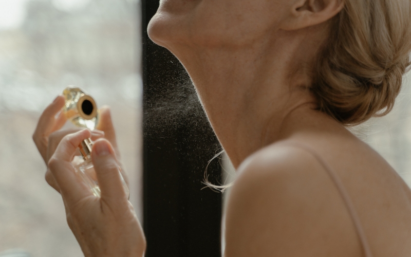 Review nước hoa Kilian đỏ Rolling in Love đầy ngọt ngào - 7