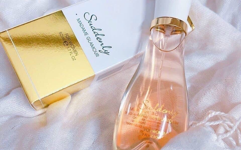 review-nuoc-hoa-suddenly-madame-glamour-luu-huong-bao-lau-3 Review nước hoa Suddenly Madame Glamour lưu hương bao lâu? - 3
