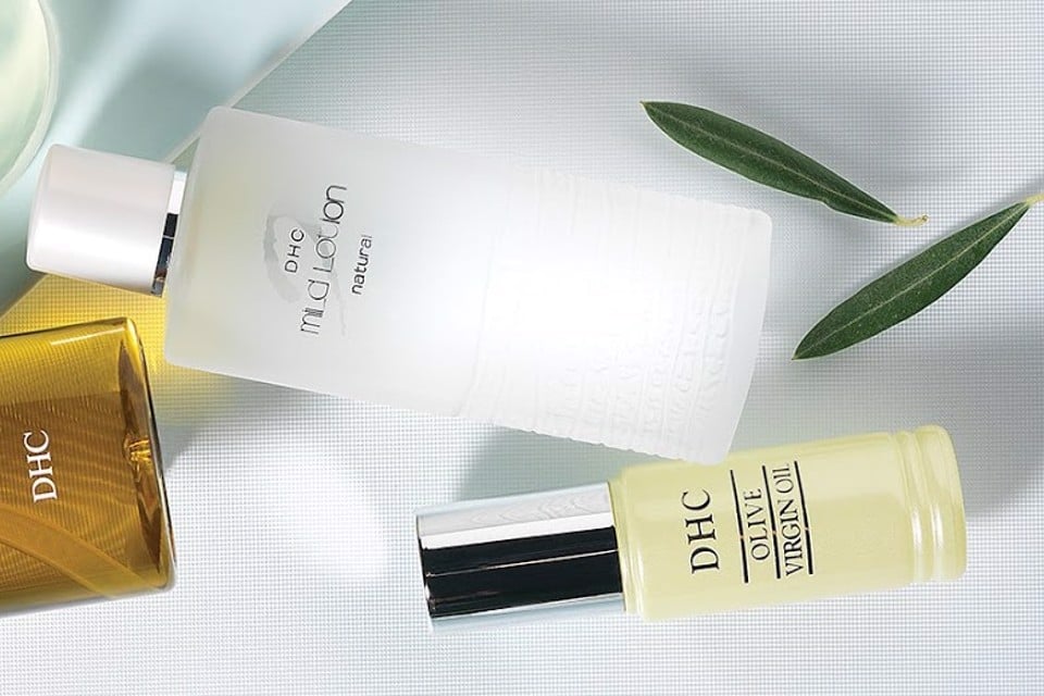 Review các dòng mỹ phẩm se khít lỗ chân lông nên dùng từ DHC