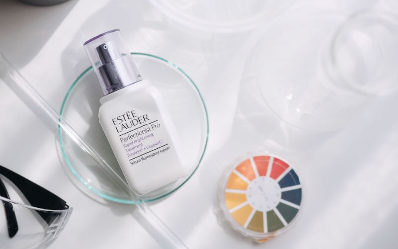 review-serum-trang-da-estee-lauder-tu-a---z-co-tot-khong-1 Review serum trắng da Estee Lauder từ A - Z có tốt không? - 1