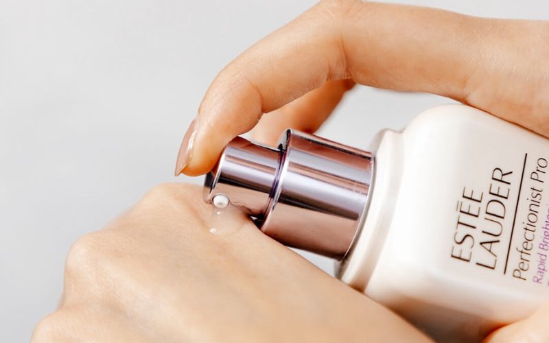review-serum-trang-da-estee-lauder-tu-a---z-co-tot-khong-3 Review serum trắng da Estee Lauder từ A - Z có tốt không? - 3