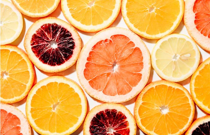 Vitamin C trong kem dưỡng ẩm Resist Anti-Aging Clear Skin Hydrator giúp làm sáng da