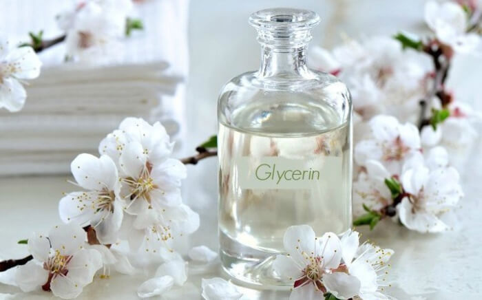 Trị thâm môi bằng mật ong và glycerin còn giúp tăng cường độ ẩm cho môi