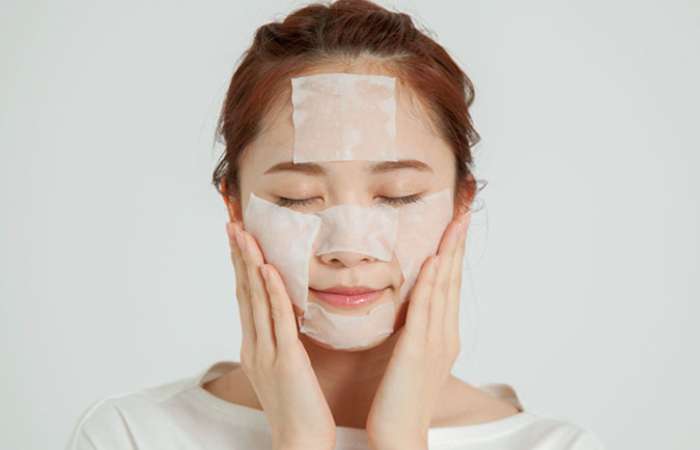 Bạn không nên rửa mặt ngay sau khi vừa đắp lotion mask vì thao tác này sẽ lấy đi lớp lotion mà da vừa hấp thụ