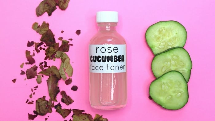 Skin bracers/skin freshener là loại toner dịu nhẹ nhất giúp làm dịu da