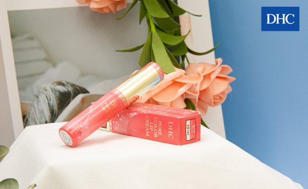 Son dưỡng có màu DHC Pure Color Lip Cream giúp làm hồng sắc tố môi