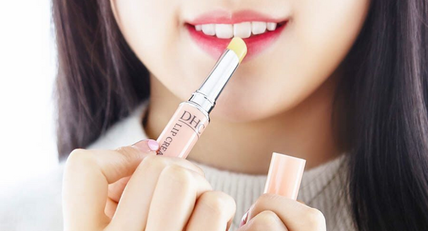 Review son dưỡng DHC có màu chống nắng, dưỡng ẩm, lên màu đẹp