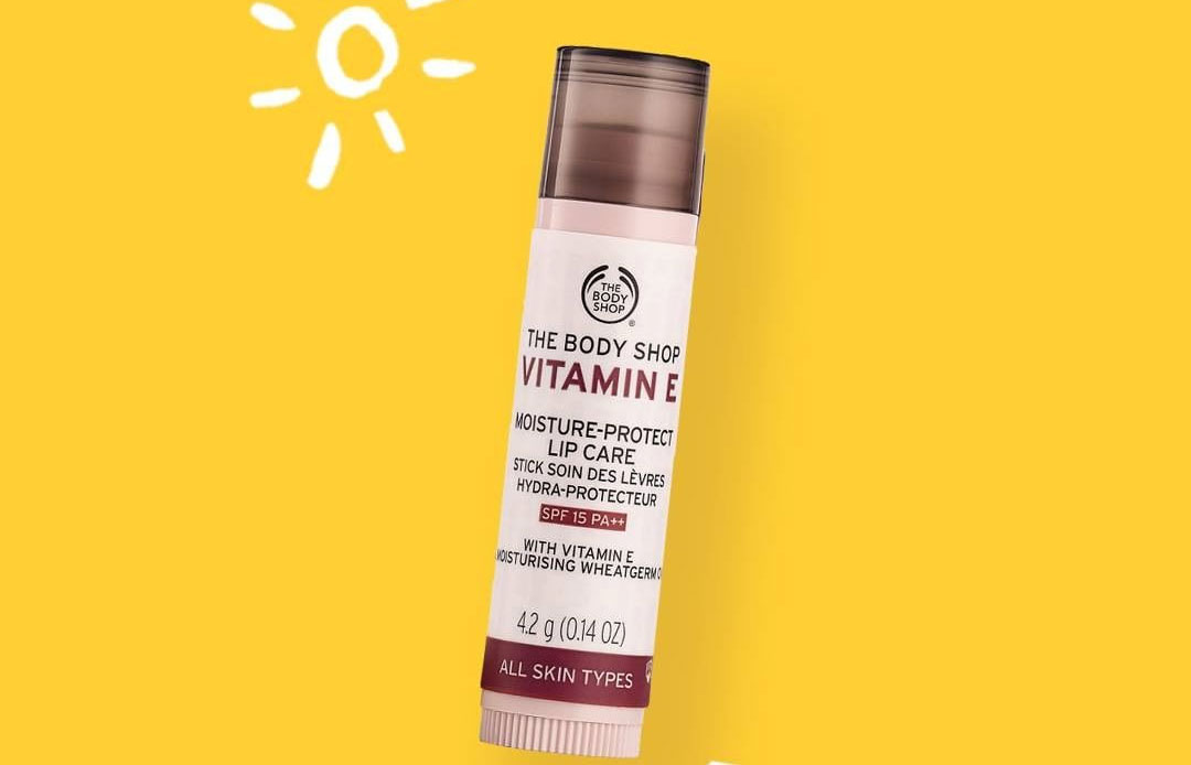 Son dưỡng chống nắng The Body Shop Vitamin E Lip Care SPF15