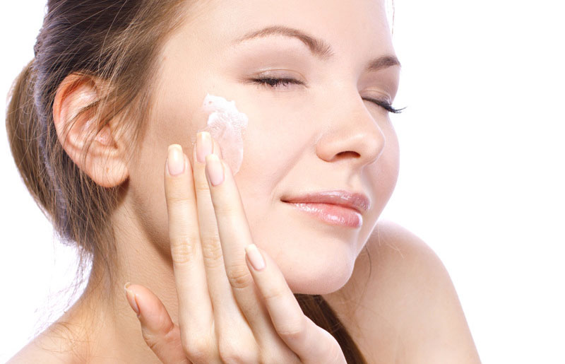 Làm dịu da cháy nắng bằng kem dưỡng phục hồi