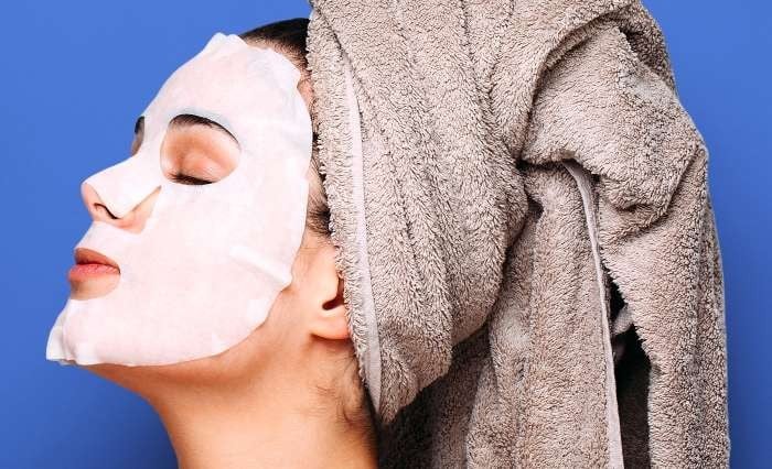 Sử dụng mặt nạ giấy đúng cách để trị da dầu mụn có hiệu quả