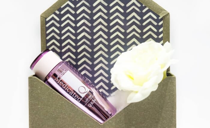 Sử dụng lotion có kết cấu dày hơn một chút để cấp ẩm cho da