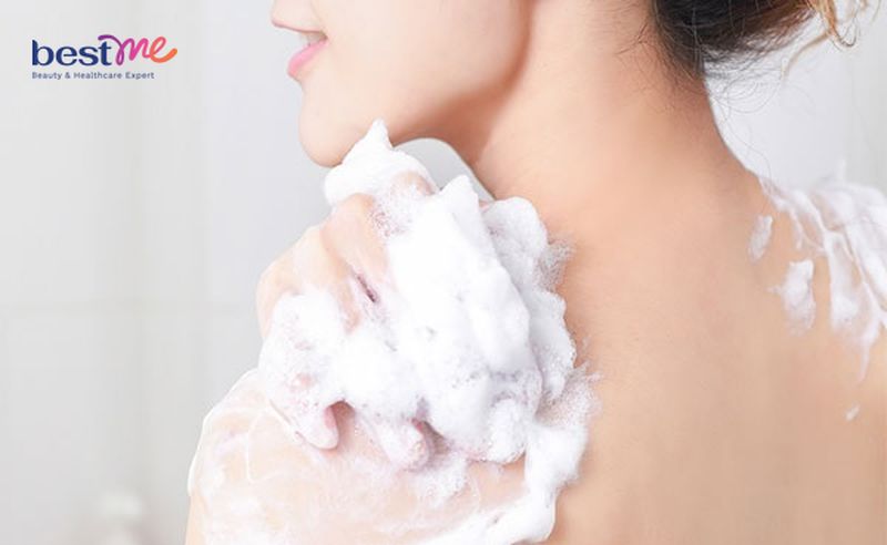 Sữa tắm Reihaku Hatomugi mang lại làn da sạch sâu, mịn màng