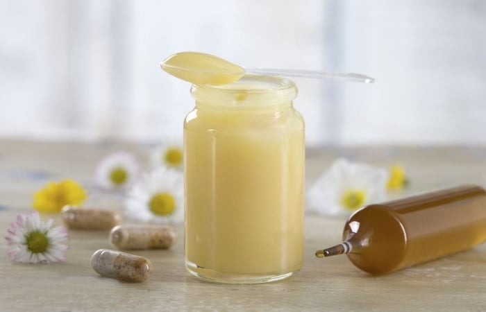 Sữa ong chúa giàu dưỡng chất giúp da môi khỏe mạnh